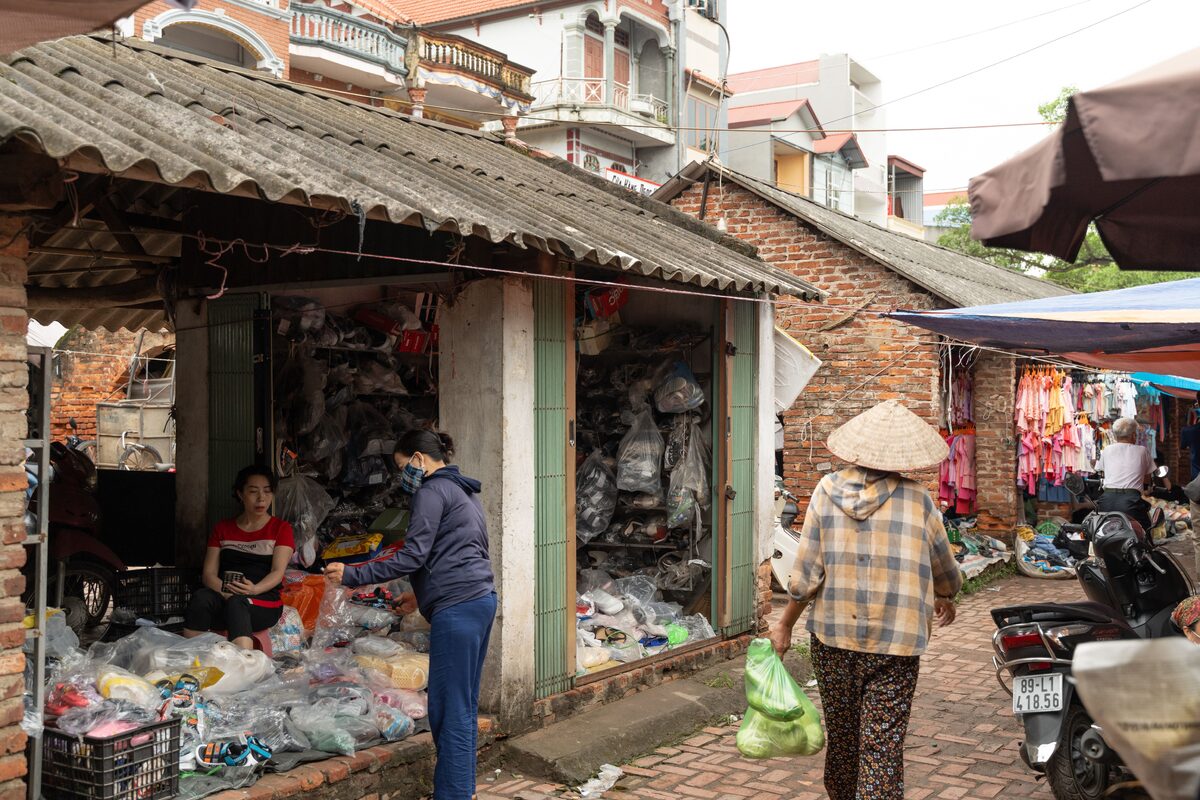 Street market scene capturing vendors, shoppers, and vibrant stalls in an urban setting.